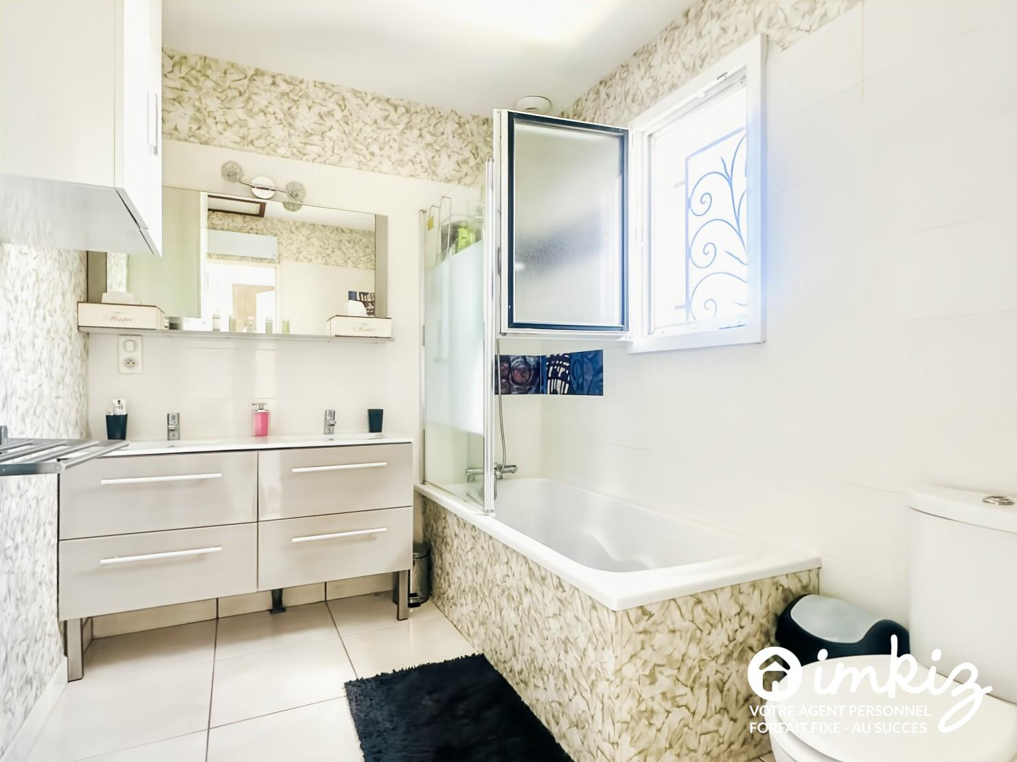 
                                                Vente
                                                 Villa contemporaine 2012 - DPE A- Piscine au sel
