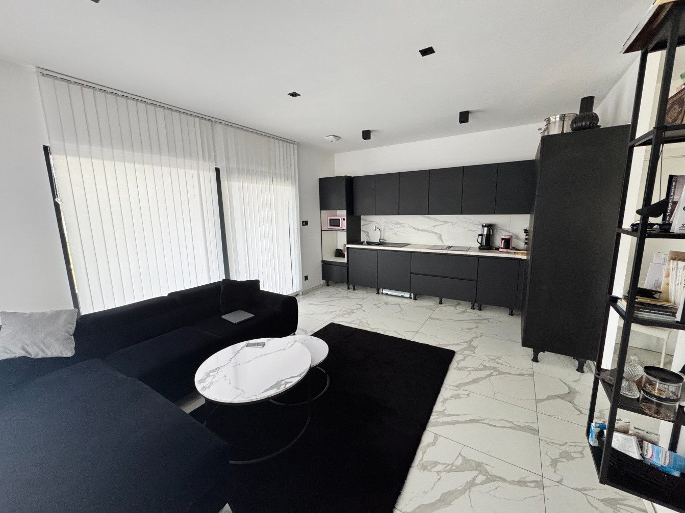 
                                                Vente
                                                 villa contemporaine – 260 mètres carrés A TERMINER
