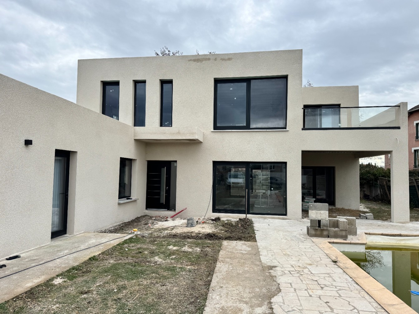 
                                                Vente
                                                 villa contemporaine – 260 mètres carrés A TERMINER