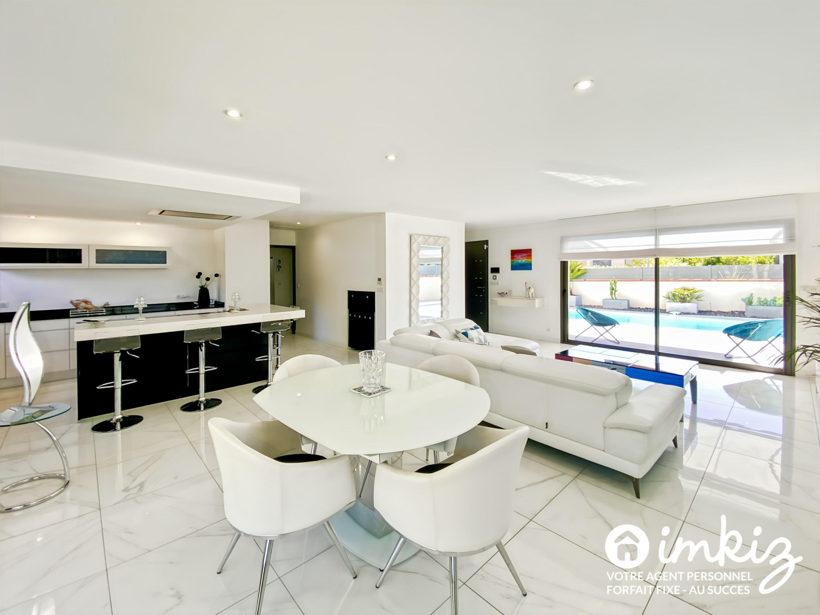 
                                                Vente
                                                 VILLA CONTEMPORAINE AUX BELLES PRESTATIONS