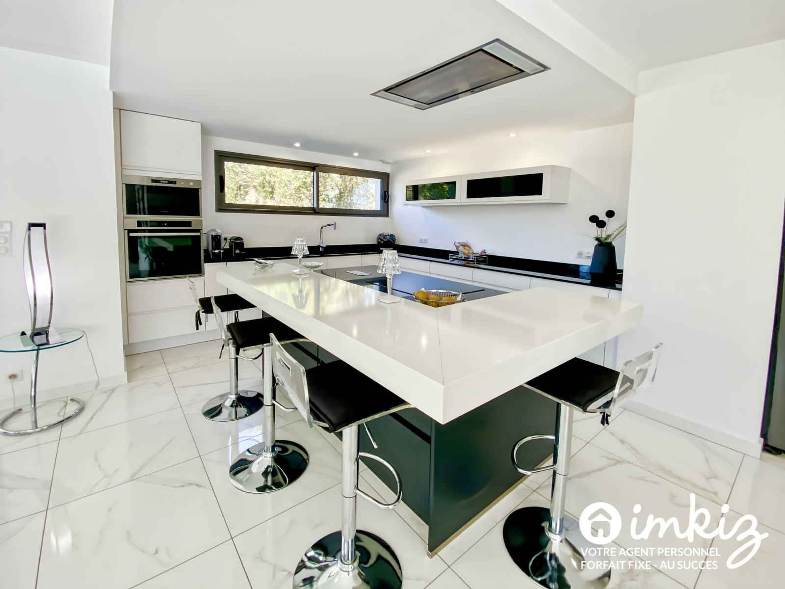
                                                Vente
                                                 VILLA CONTEMPORAINE AUX BELLES PRESTATIONS