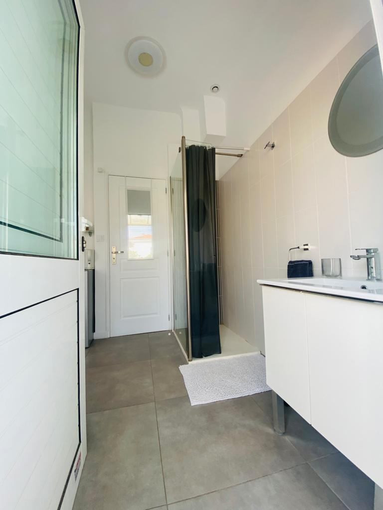 
                                                Vente
                                                 VILLA CONTEMPORAINE AVEC TERRAIN PAYSAGÉ ET APPARTEMENT INDÉPENDANT