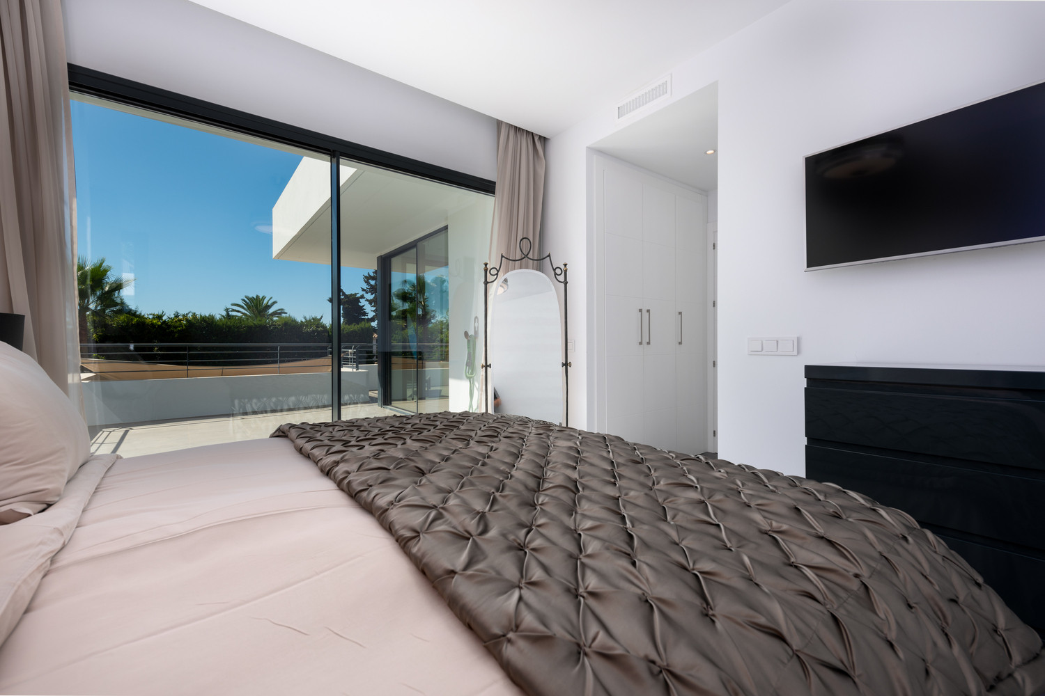 
                                                Vente
                                                 Villa contemporaine d’exception