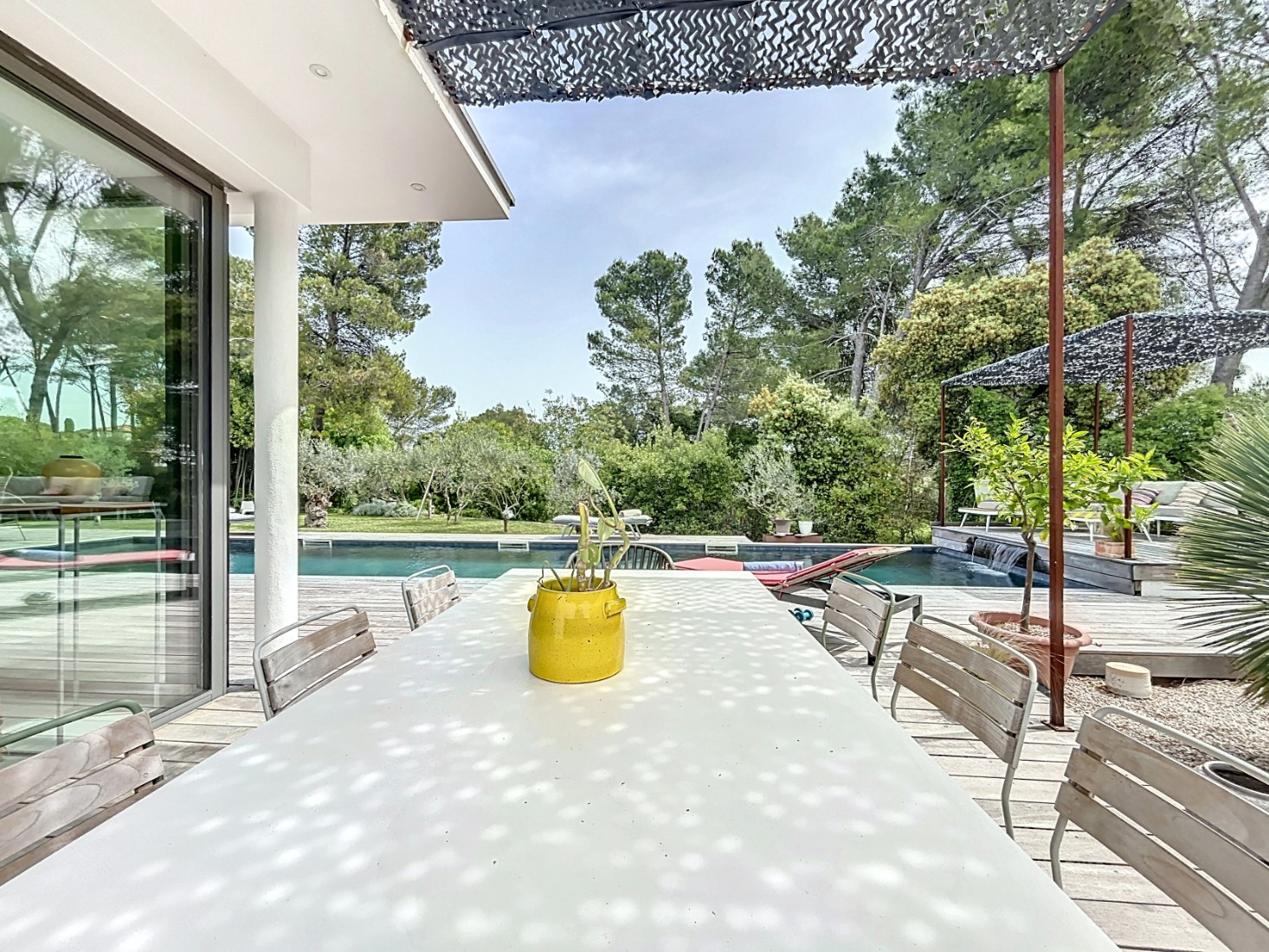 
                                                Vente
                                                 VILLA CONTEMPORAINE – VUE DÉGAGÉE & BASSIN DE NAGE