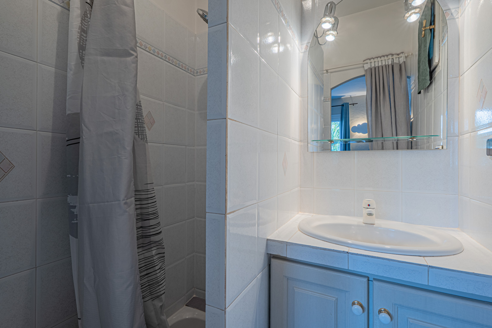 
                                                Vente
                                                 VILLA CORNICHE FLEURIE