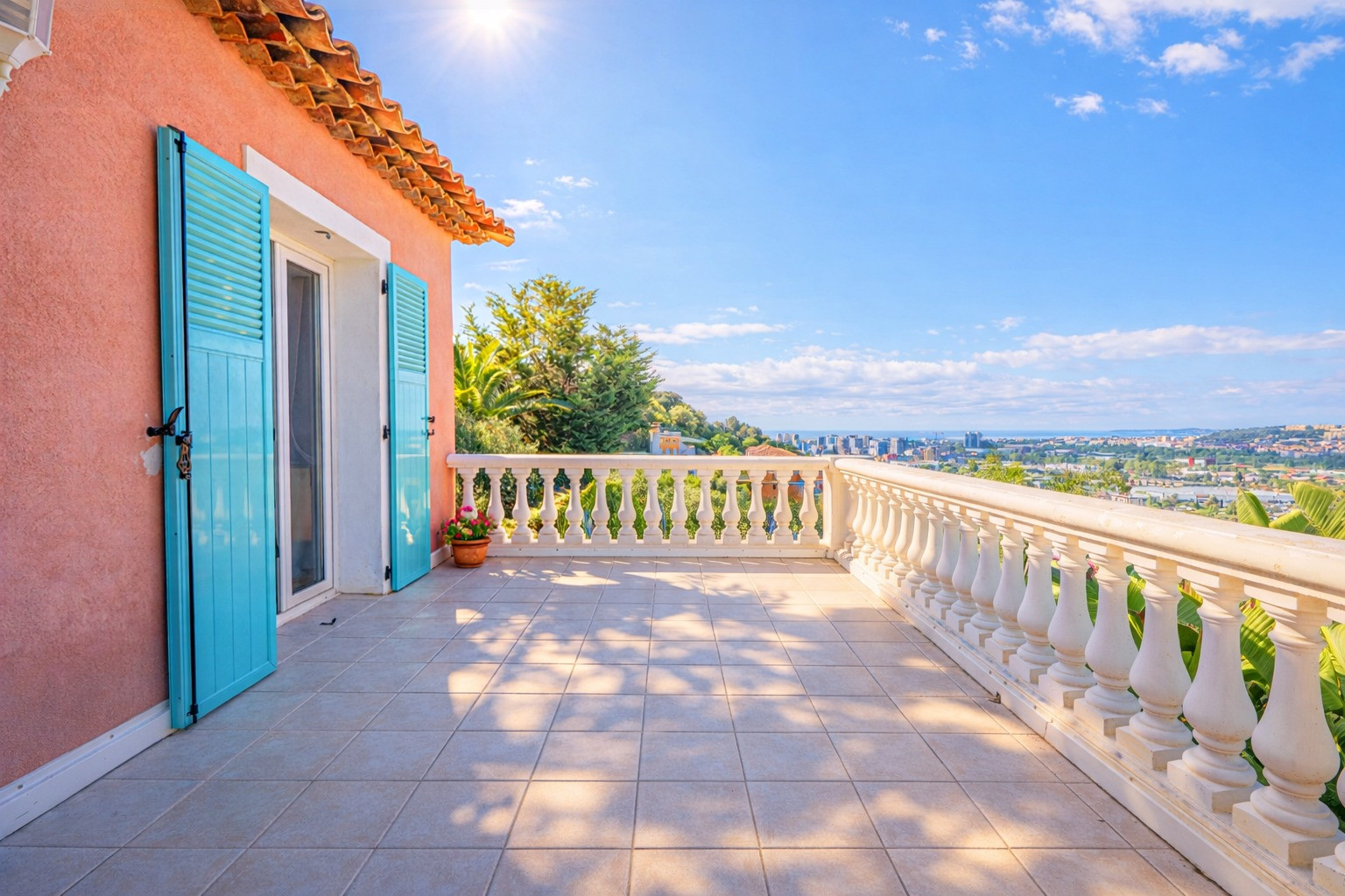 
                                                Vente
                                                 VILLA CORNICHE FLEURIE