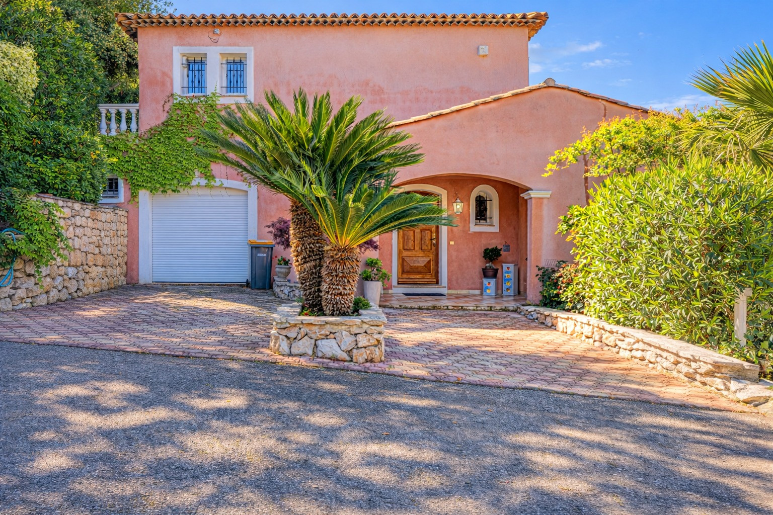 
                                                Vente
                                                 VILLA CORNICHE FLEURIE