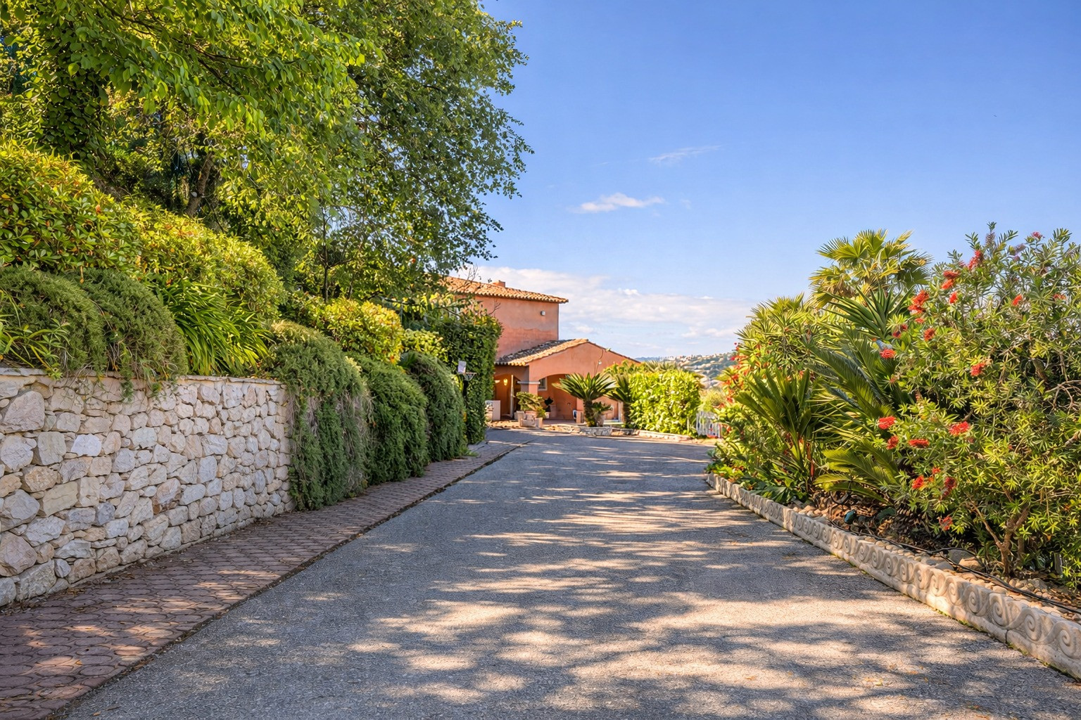 
                                                Vente
                                                 VILLA CORNICHE FLEURIE