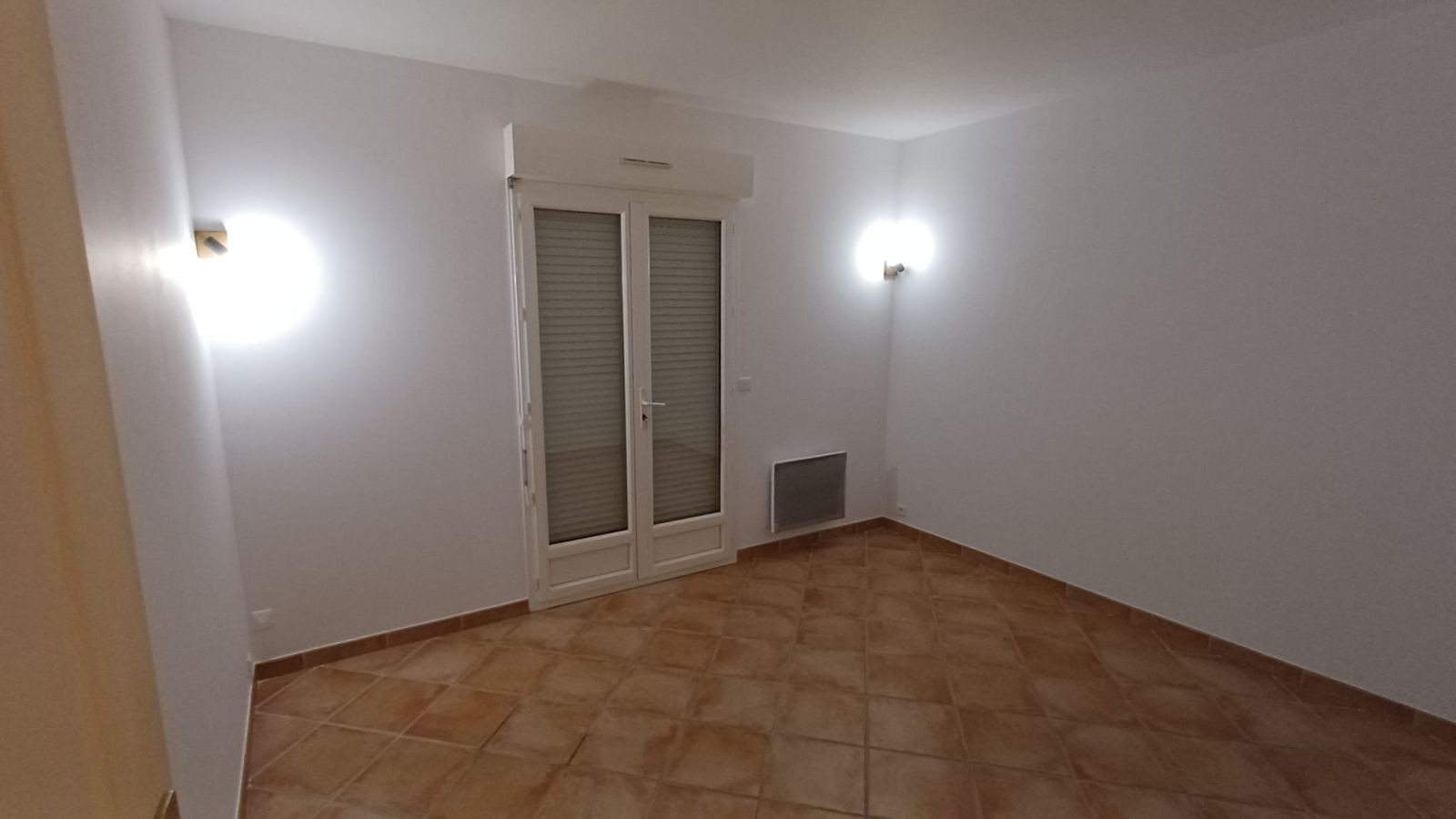 
                                                Location
                                                 Villa dans quartier résidentiel