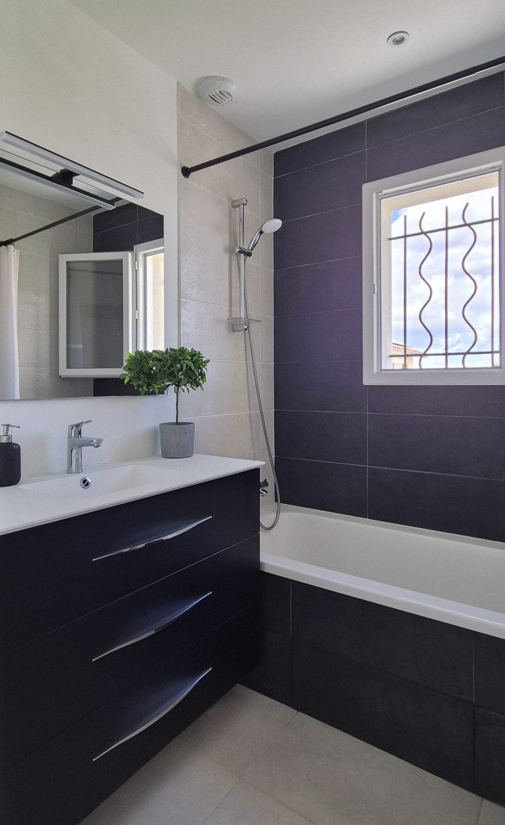 
                                                Vente
                                                 Villa de 125 m² 4 ch sur un terrain de 772 m²