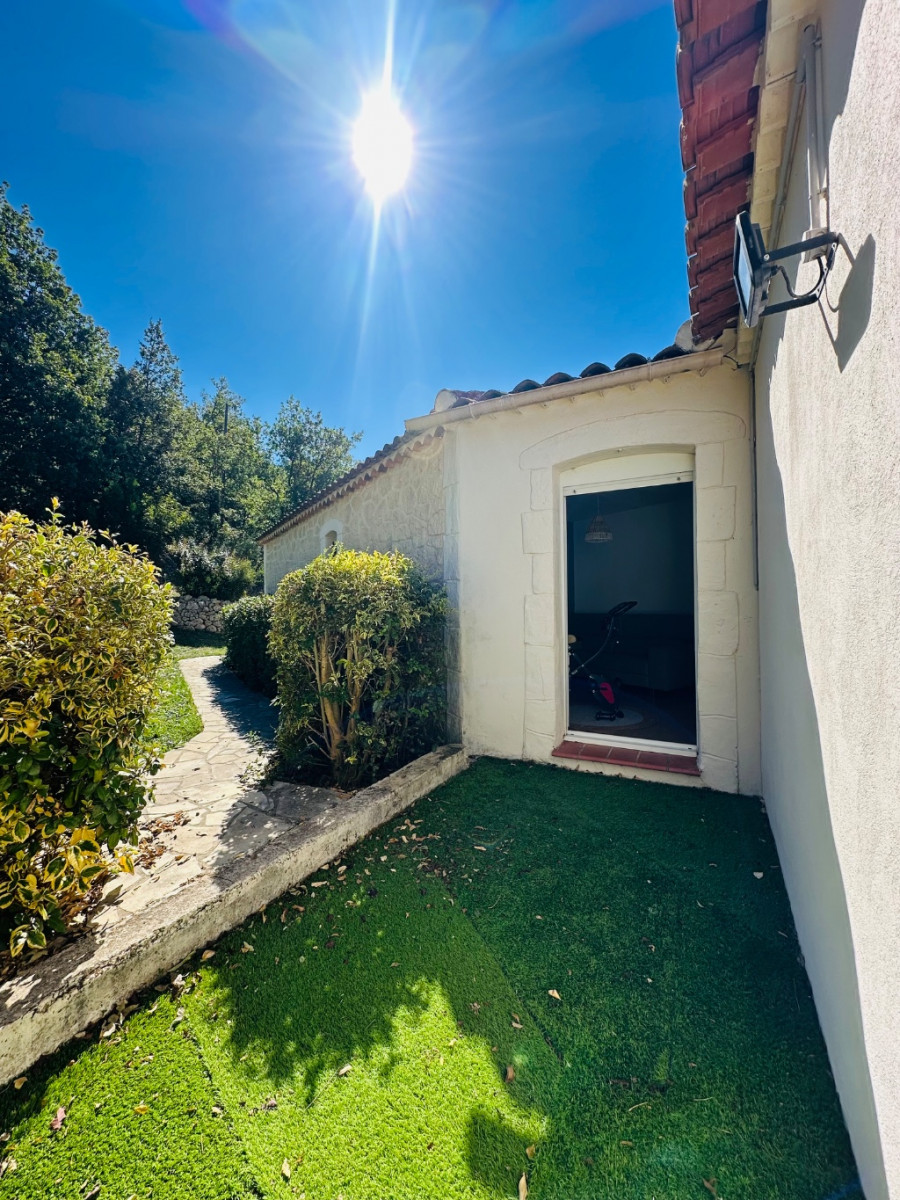 
                                                Vente
                                                 Villa de 245M2 avec Piscine