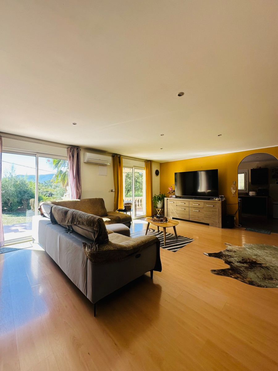 
                                                Vente
                                                 Villa de 245M2 avec Piscine