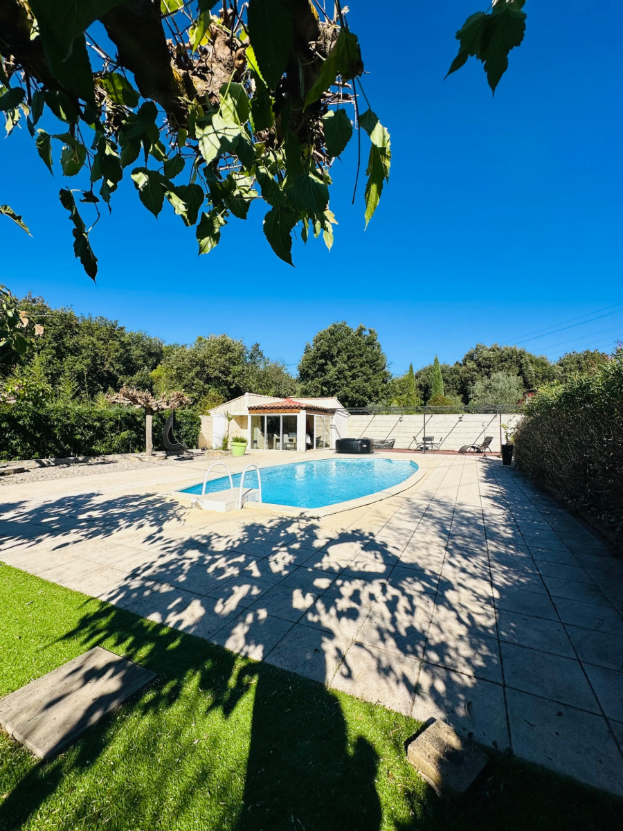
                                                Vente
                                                 Villa de 245M2 avec Piscine