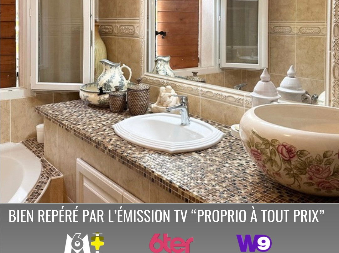 
                                                Vente
                                                 Villa de 365M2 avec piscine sur un terrain 1228M2