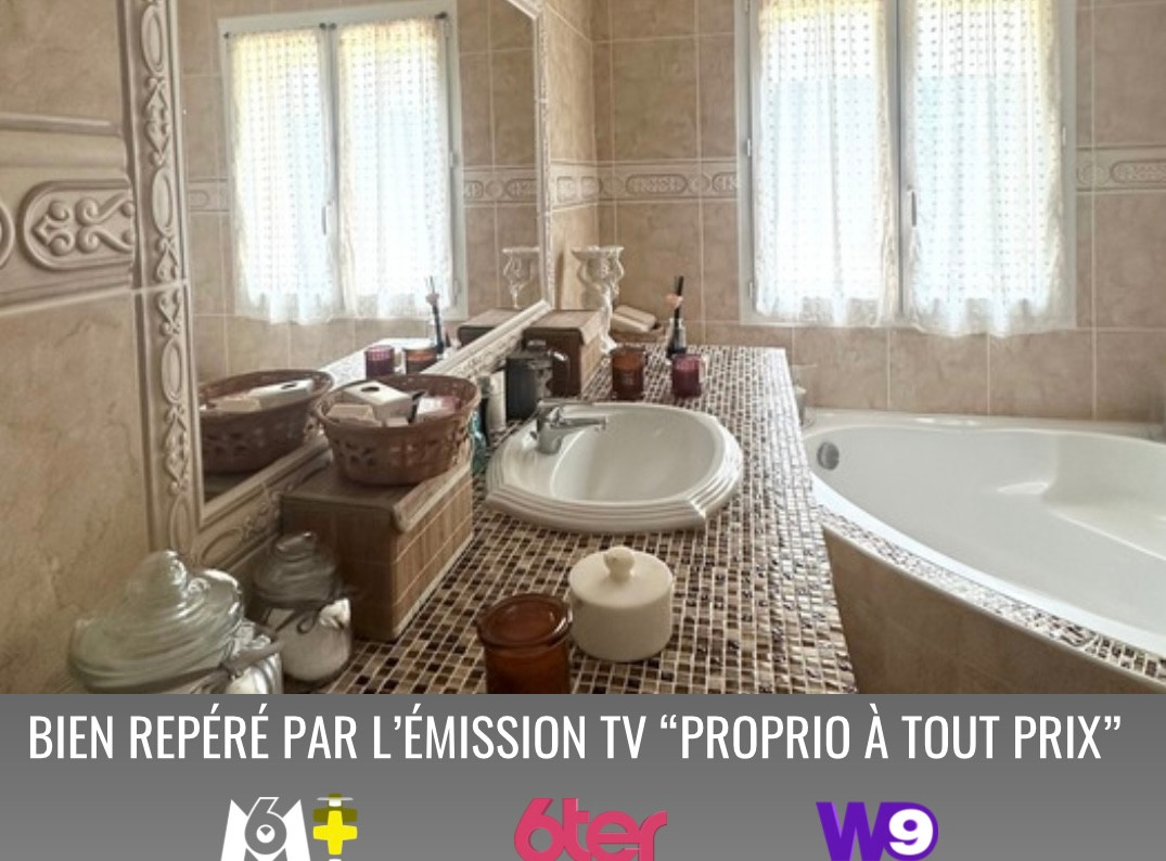 
                                                Vente
                                                 Villa de 365M2 avec piscine sur un terrain 1228M2