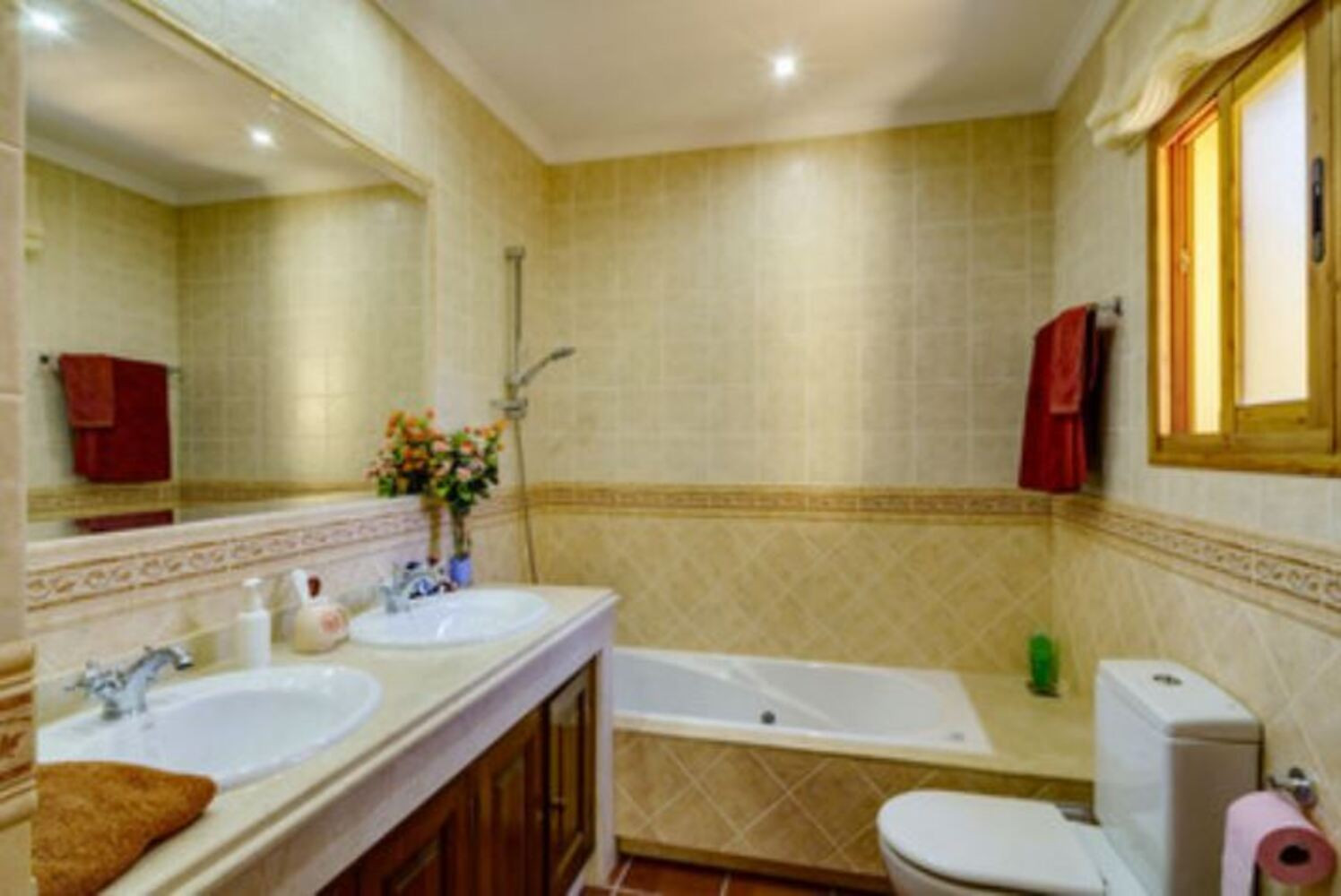 
                                                Vente
                                                 Villa de Deux Maisons Indépendantes