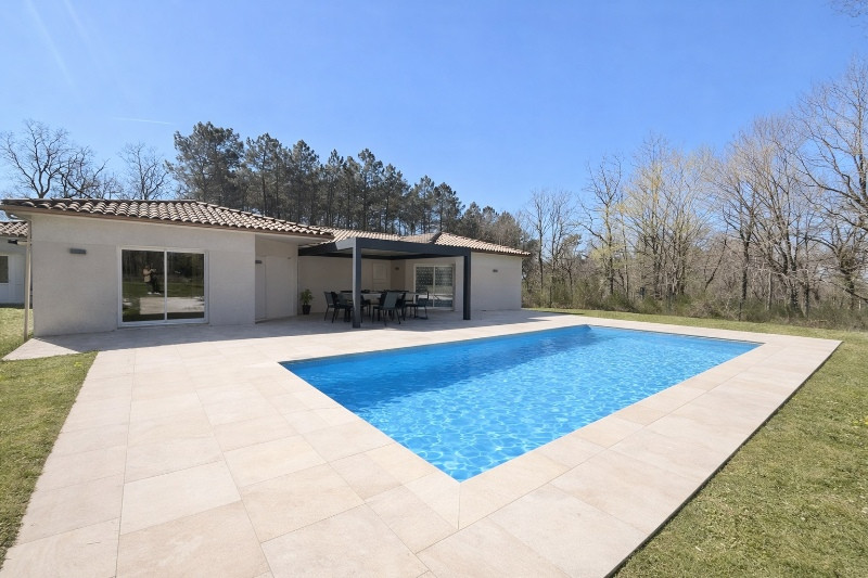 
                                                Vente
                                                 Villa de plain-pied 225 m² – 5 chambres dont suite parentale – Piscine – 15 min de Bergerac