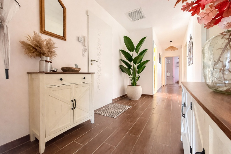 
                                                Vente
                                                 Villa de plain-pied 225 m² – 5 chambres dont suite parentale – Piscine – 15 min de Bergerac