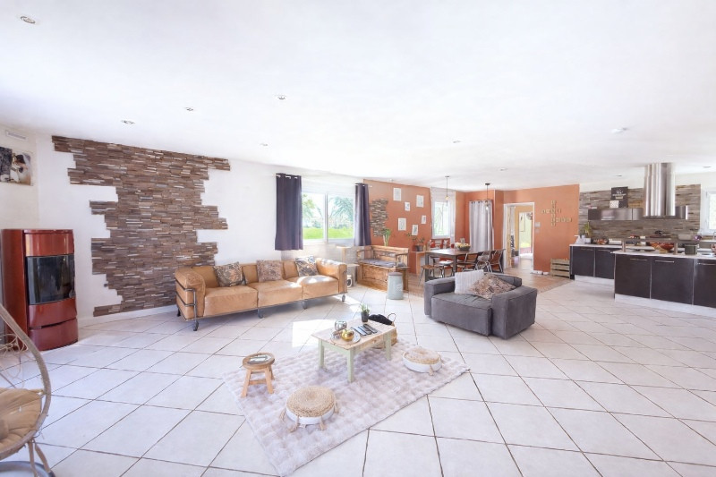 
                                                Vente
                                                 Villa de plain-pied 225 m² – 5 chambres dont suite parentale – Piscine – 15 min de Bergerac