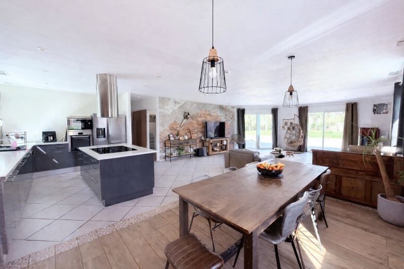 
                                                Vente
                                                 Villa de plain-pied 225 m² – 5 chambres dont suite parentale – Piscine – 15 min de Bergerac