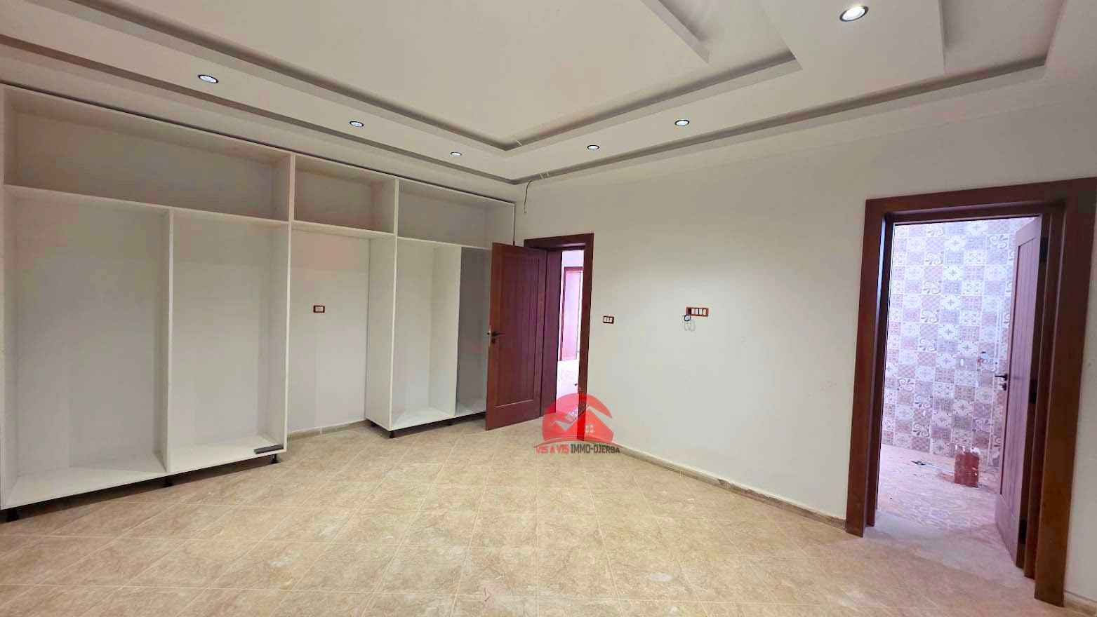 
                                                Vente
                                                 VILLA DE PLAIN-PIED  À HOUMT SOUK DJERBA ZU