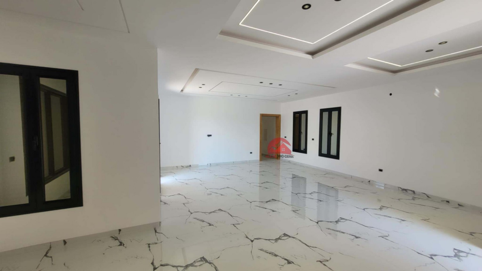 
                                                Vente
                                                 VILLA DE PLAIN-PIED+PISCINE À HOUMT SOUK DJERBA