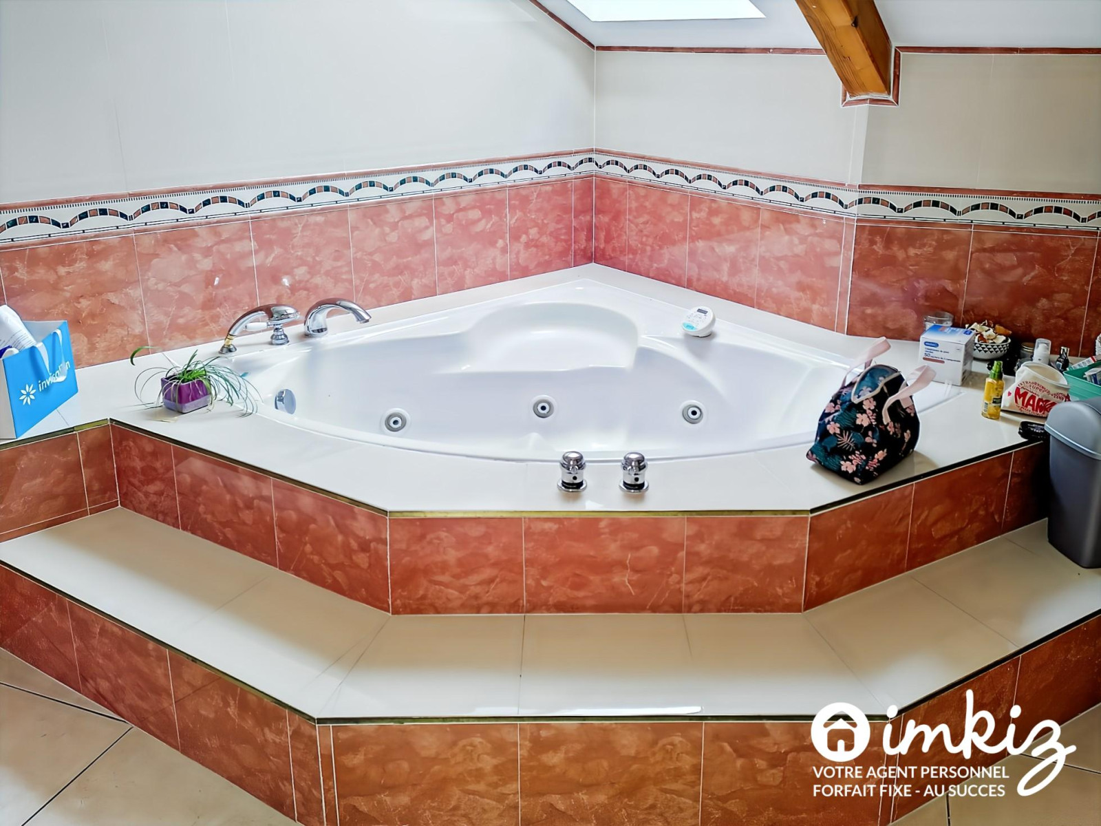 
                                                Vente
                                                 Villa de standing à Gex, 6 chambres + sous-sol cp