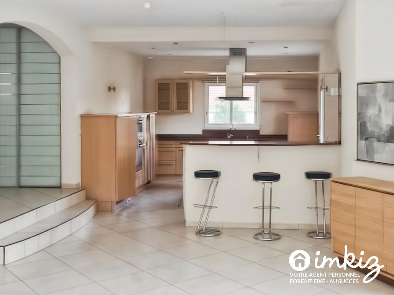 
                                                Vente
                                                 Villa de standing à Gex, 6 chambres + sous-sol cp