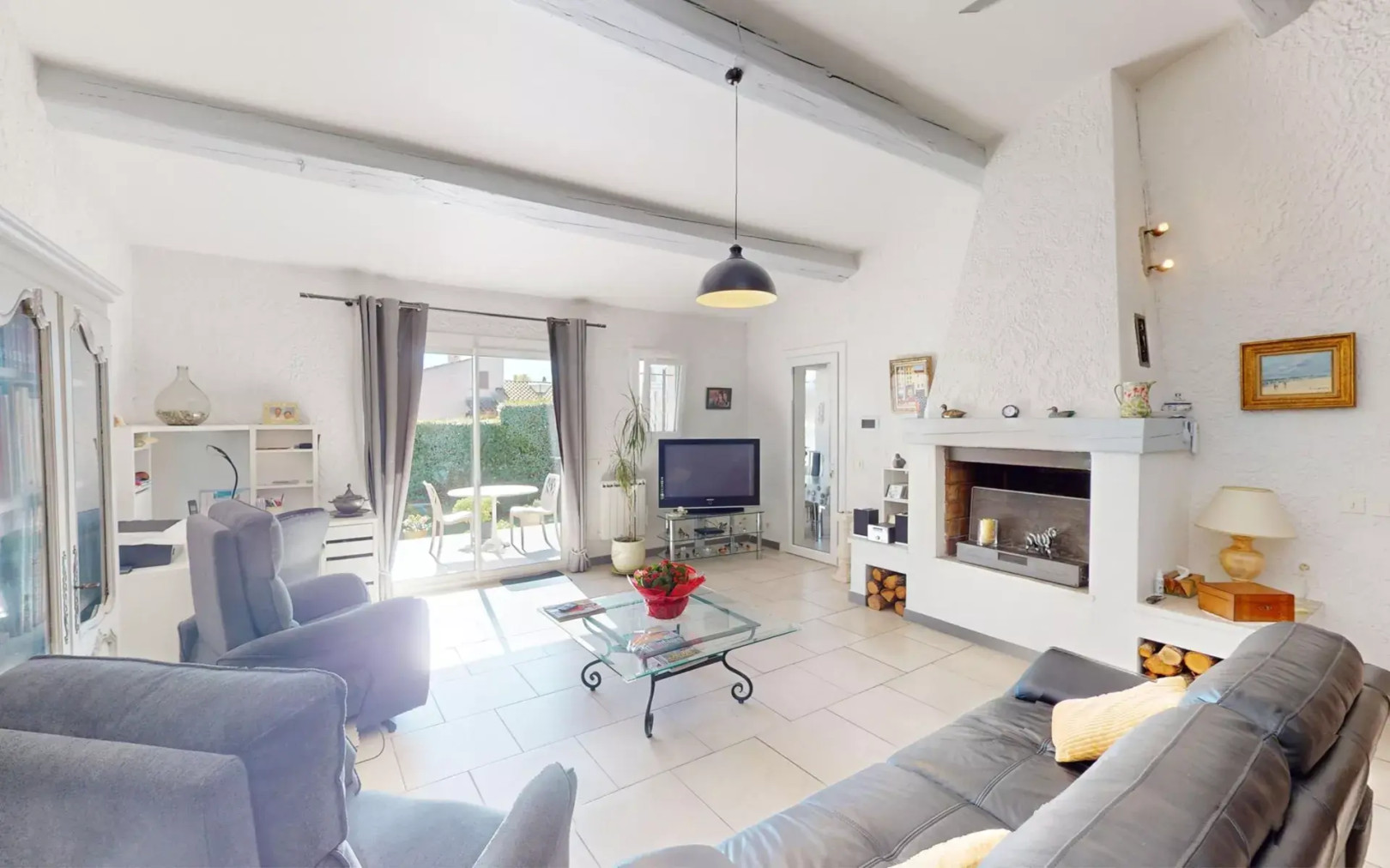 
                                                Viager
                                                 Villa déjà louée en bord de mer à Carqueiranne pour investissement