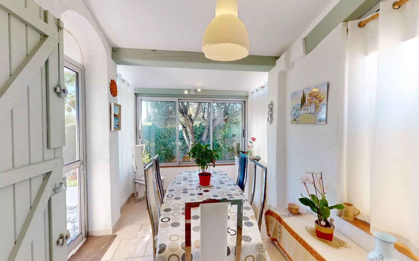 
                                                Viager
                                                 Villa déjà louée en bord de mer à Carqueiranne pour investissement