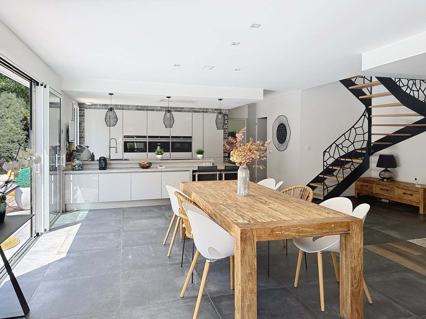 
                                                Vente
                                                 VILLA D'EXCEPTION AVEC VUE CHÂTEAU