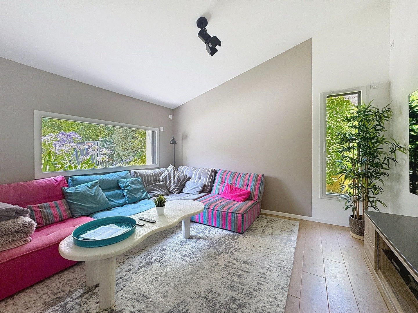 
                                                Vente
                                                 VILLA D'EXCEPTION AVEC VUE CHÂTEAU