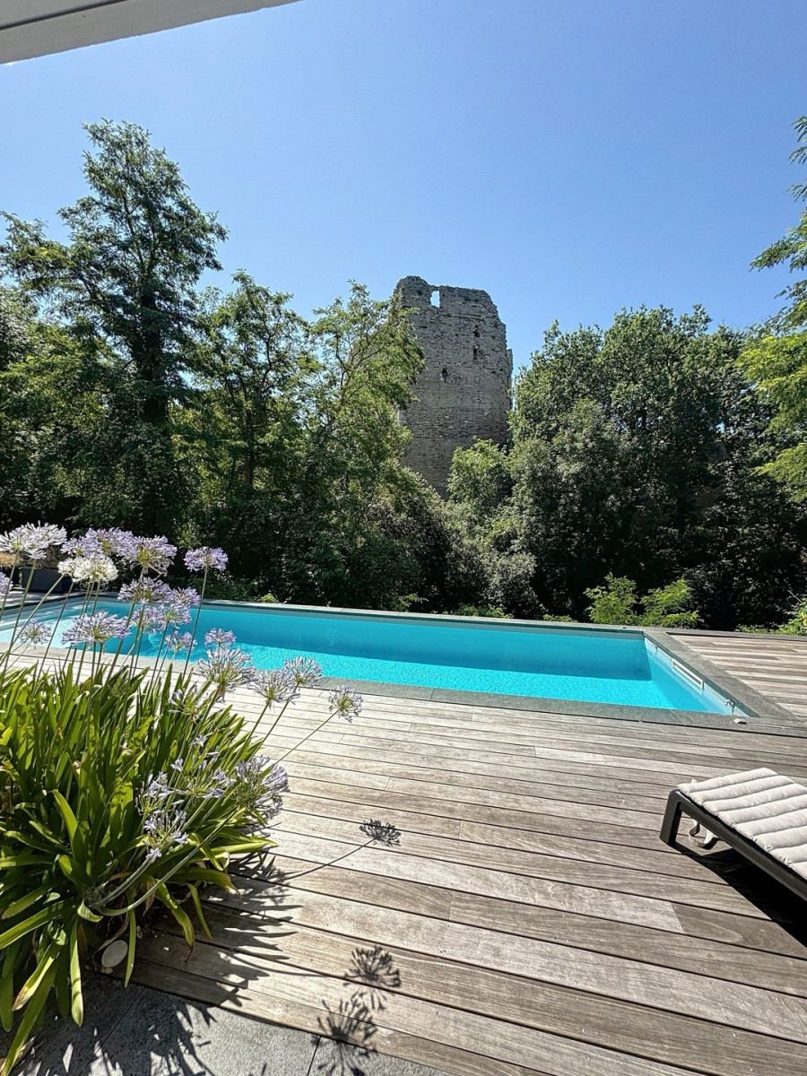 
                                                Vente
                                                 VILLA D'EXCEPTION AVEC VUE CHÂTEAU