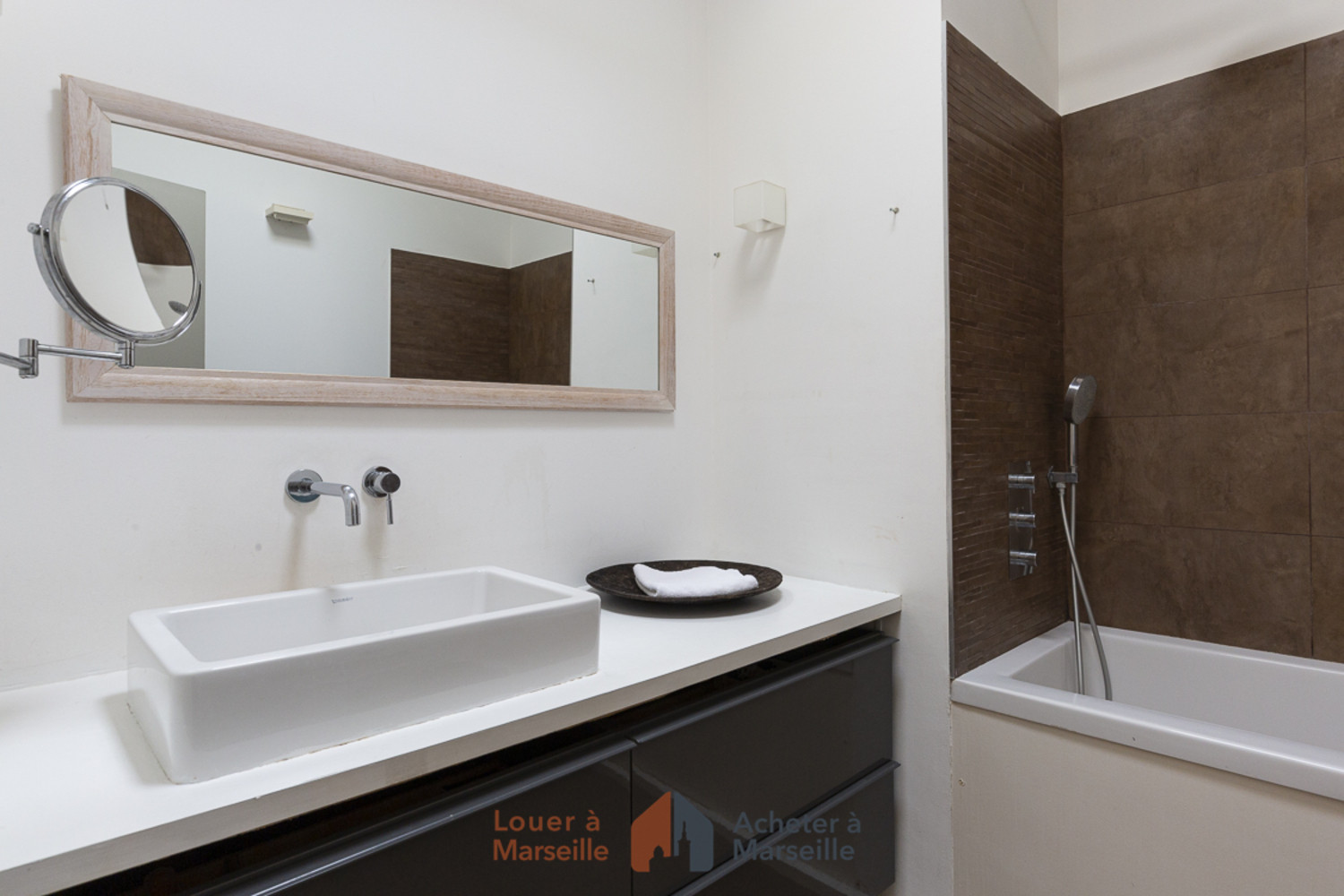 
                                                Location
                                                 Villa Endoume