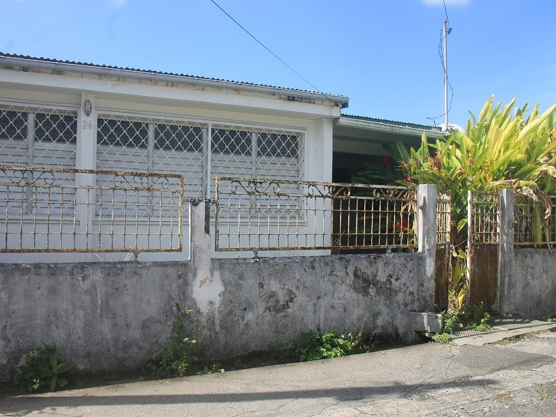 
                                                Vente
                                                 Villa F4 à Raizet Les Abymes