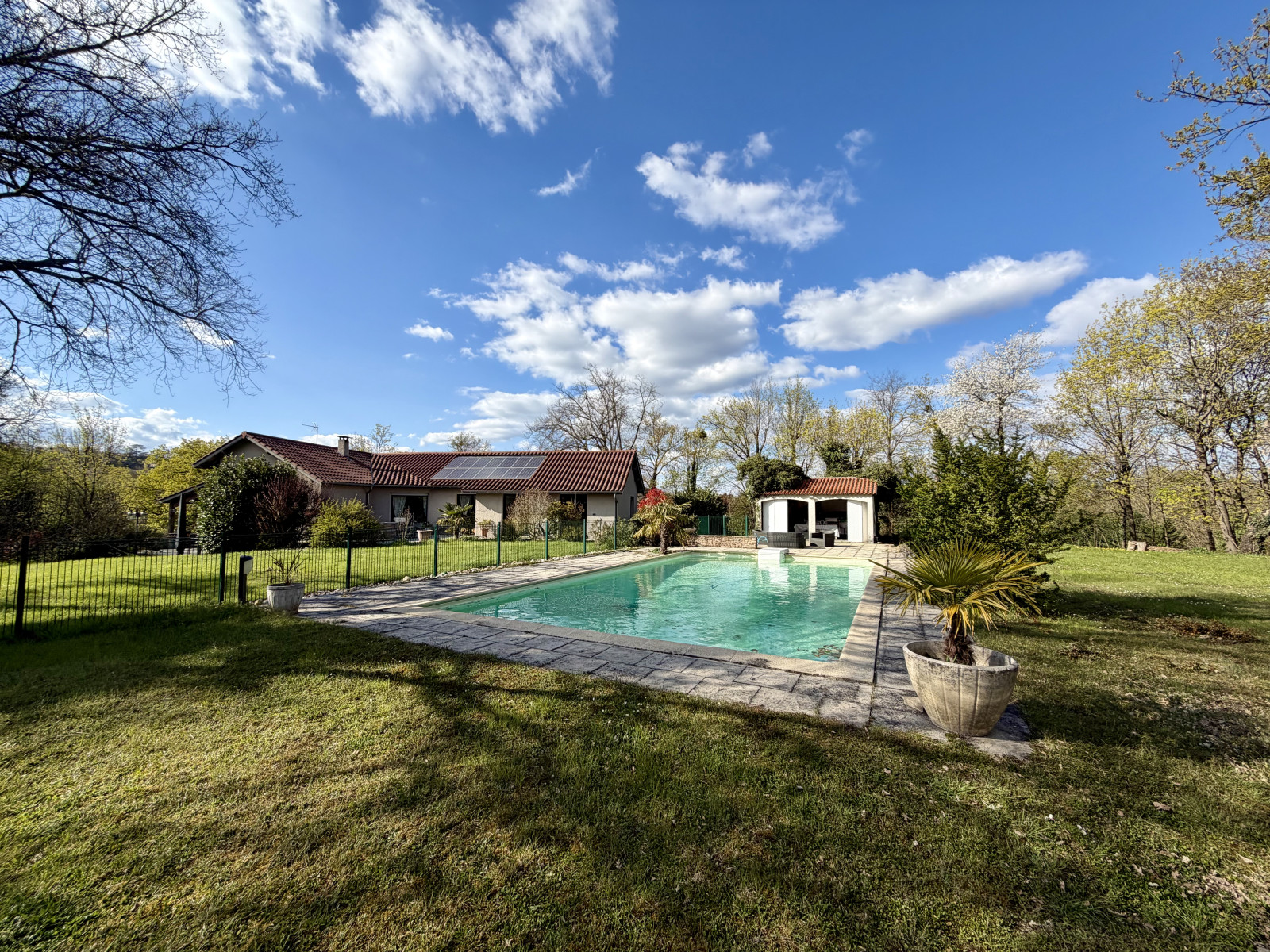 
                                                Vente
                                                 Villa familiale 8 pièces de plus de 190 m²