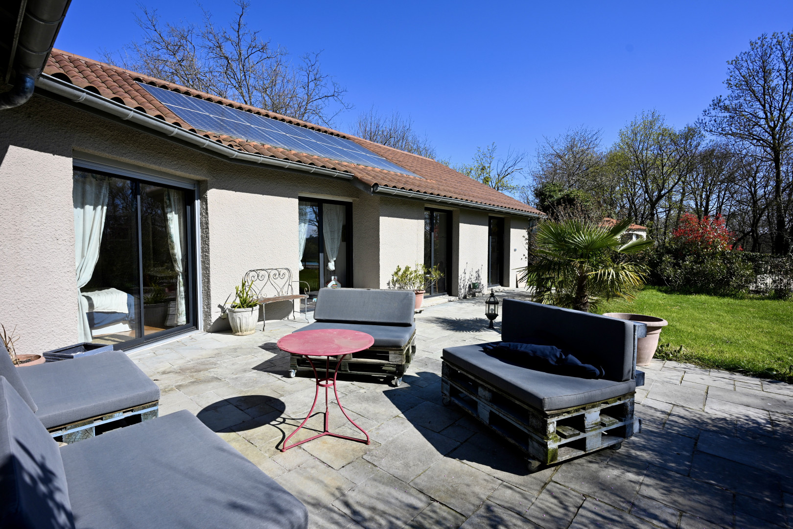 
                                                Vente
                                                 Villa familiale 8 pièces de plus de 190 m²