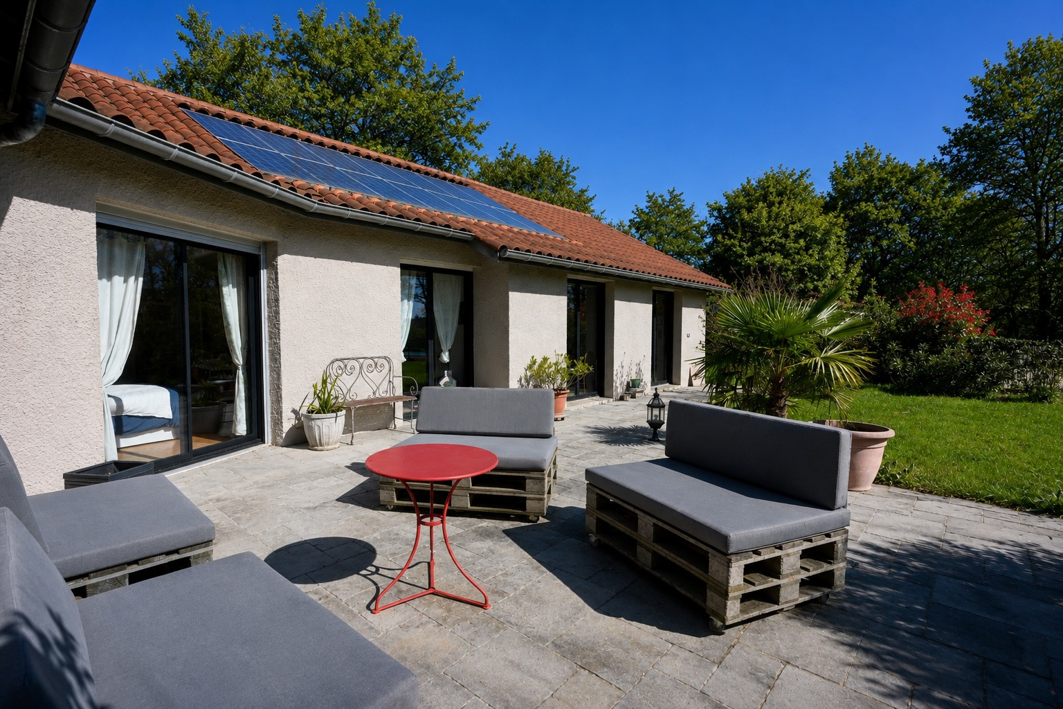 
                                                Vente
                                                 Villa familiale 8 pièces de plus de 190 m²