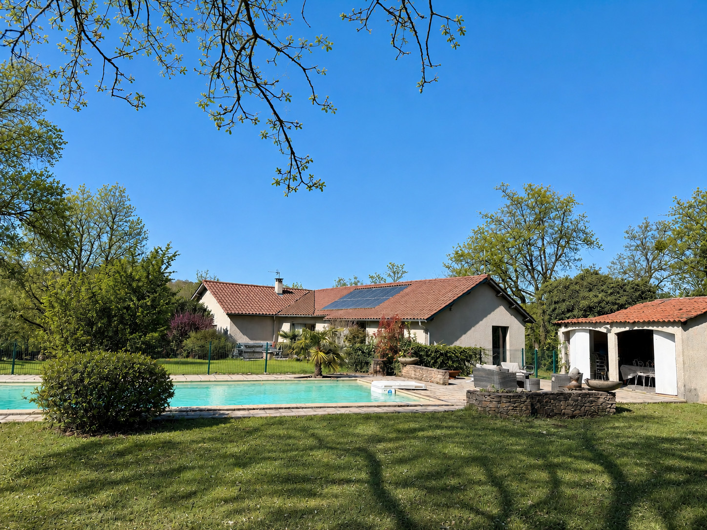 
                                                Vente
                                                 Villa familiale 8 pièces de plus de 190 m²