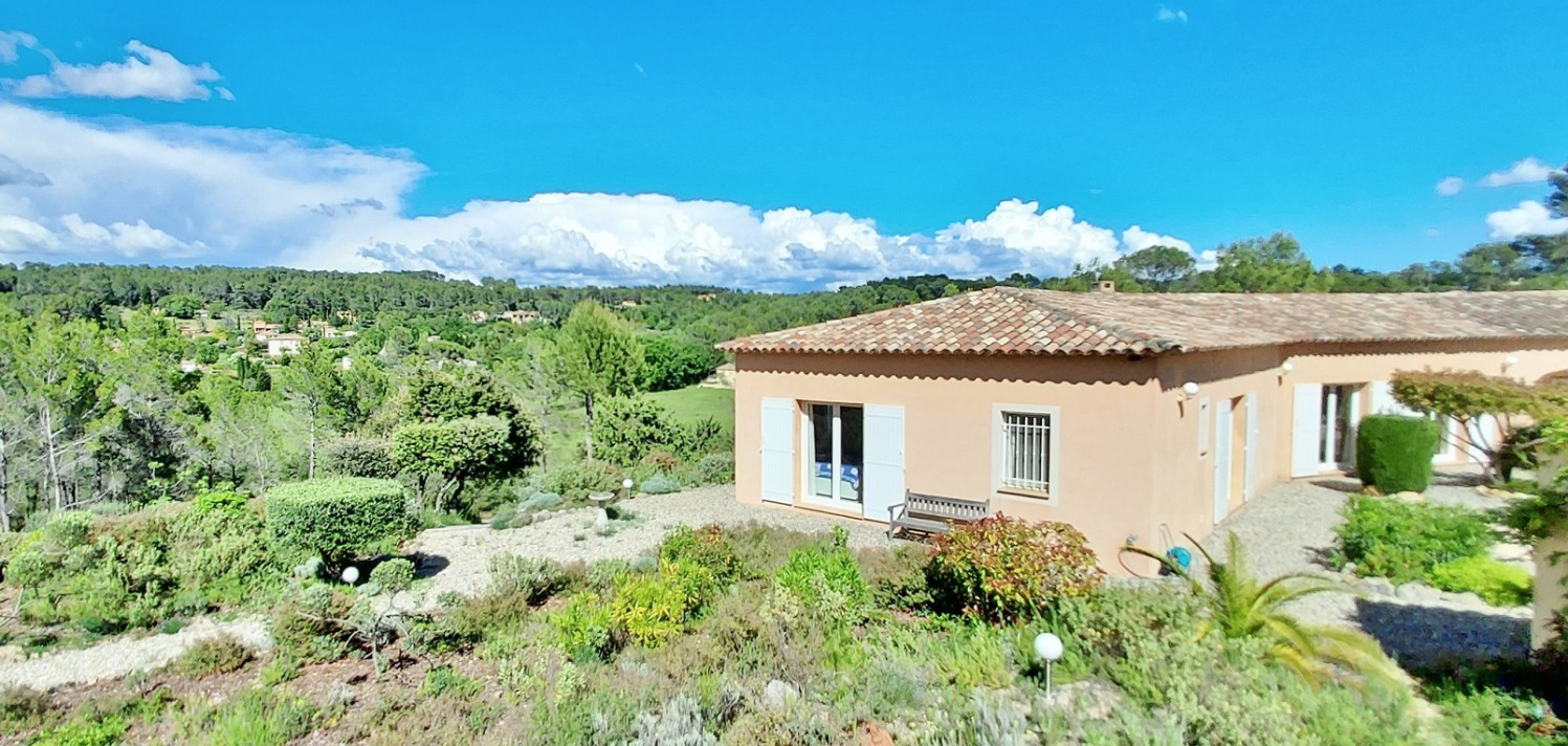 
                                                Vente
                                                 Villa Lorgues sur 1 hectare