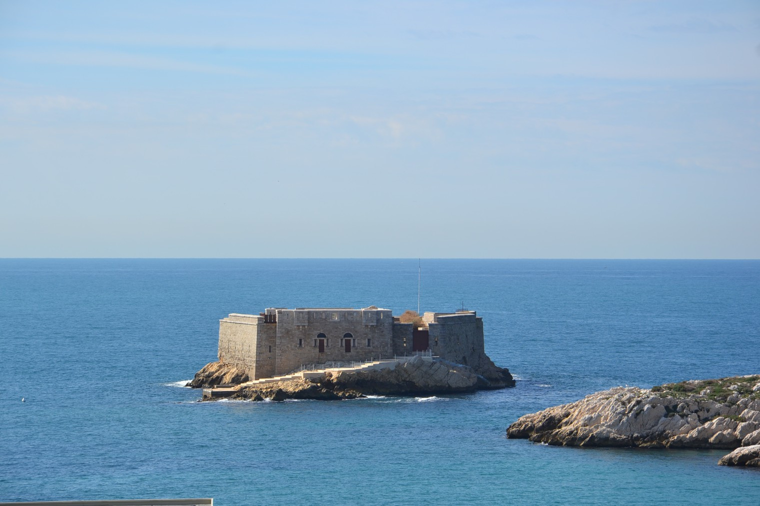 
                                                Location
                                                 Villa Malmousque