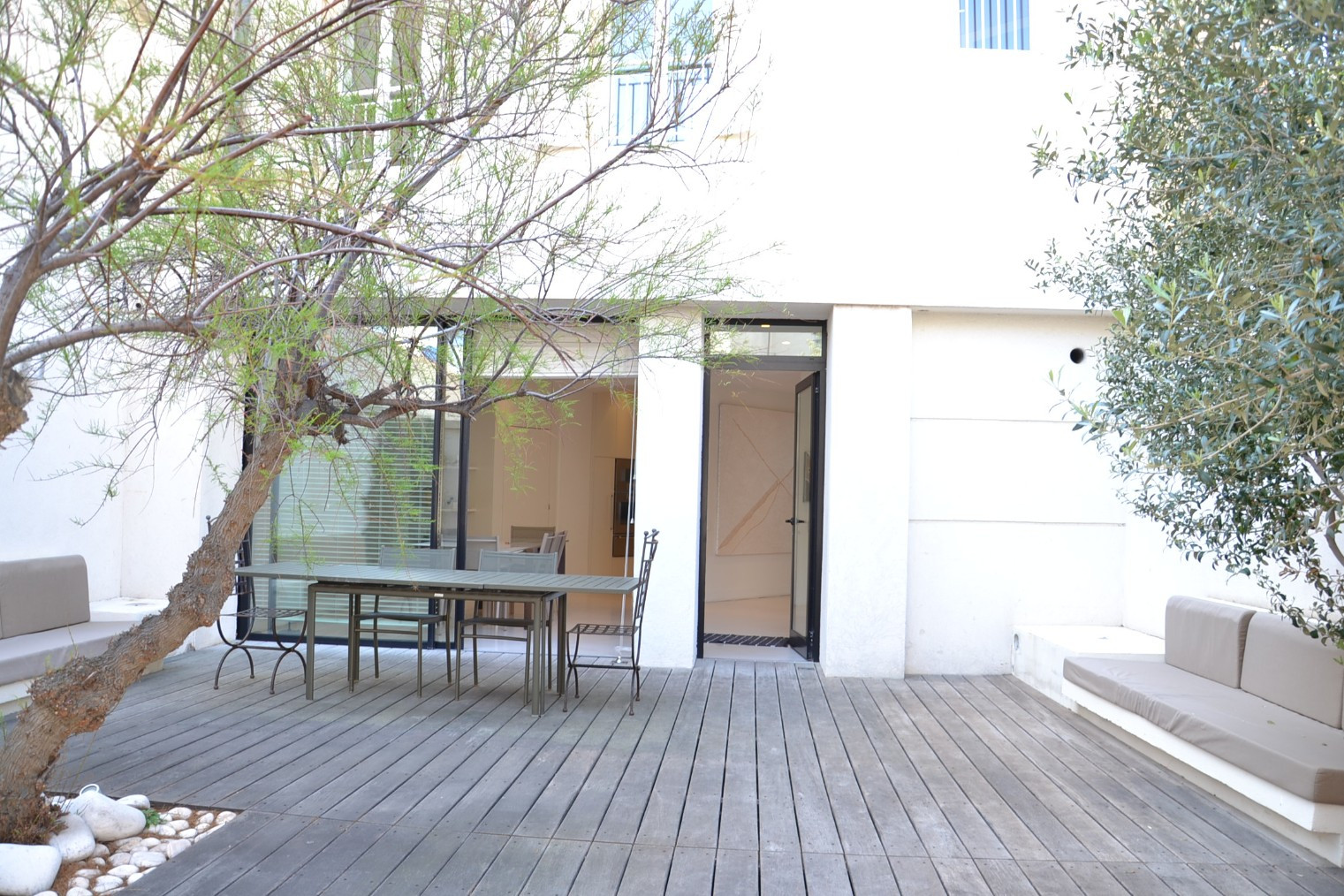 
                                                Location
                                                 Villa Malmousque