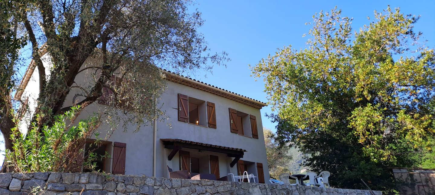 
                                                Location
                                                 Villa meublée 4 pièces avec jardin