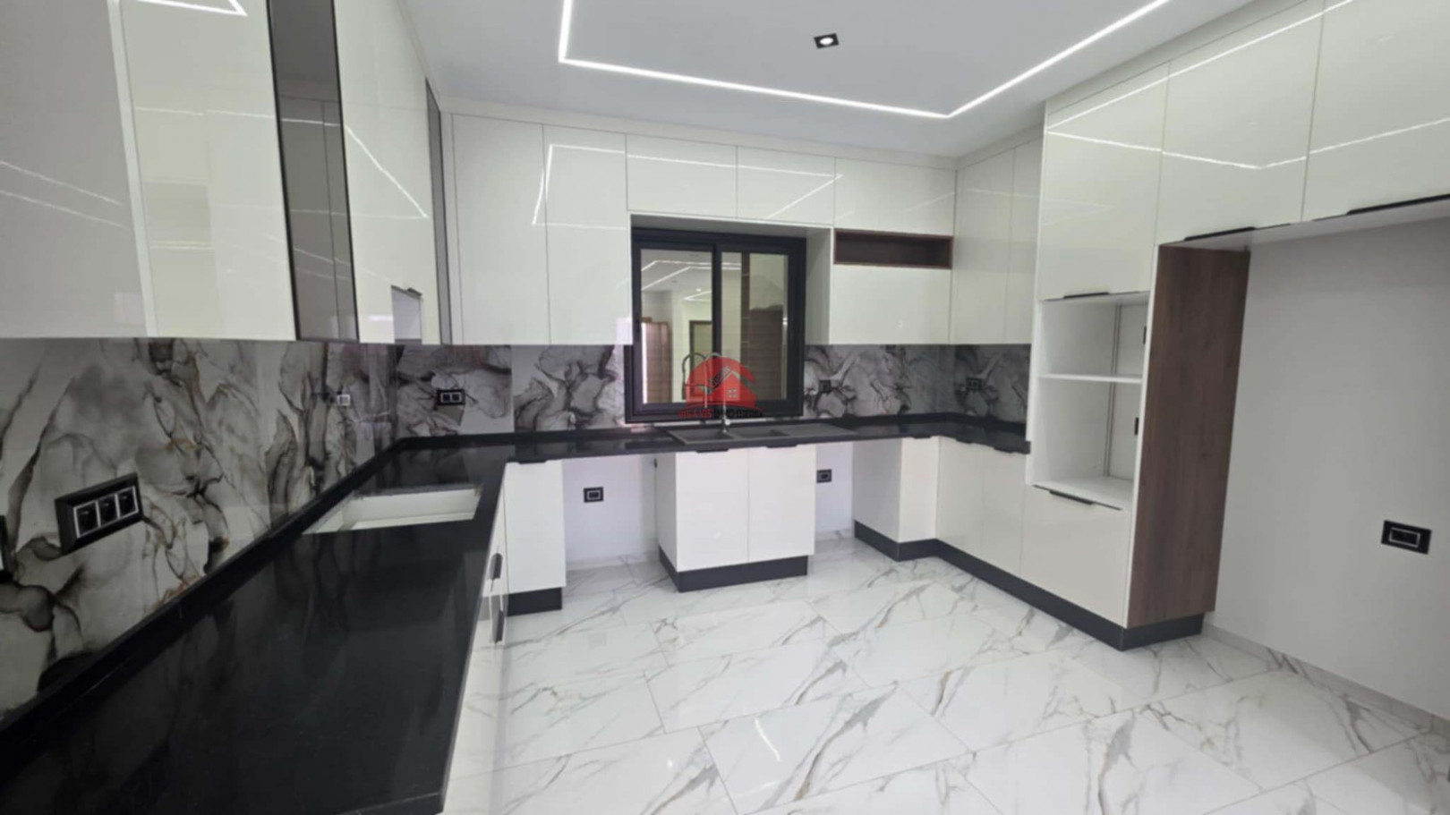 
                                                Vente
                                                 VILLA NEUVE À DJERBA HOUMT SOUK ZONE URBAINE