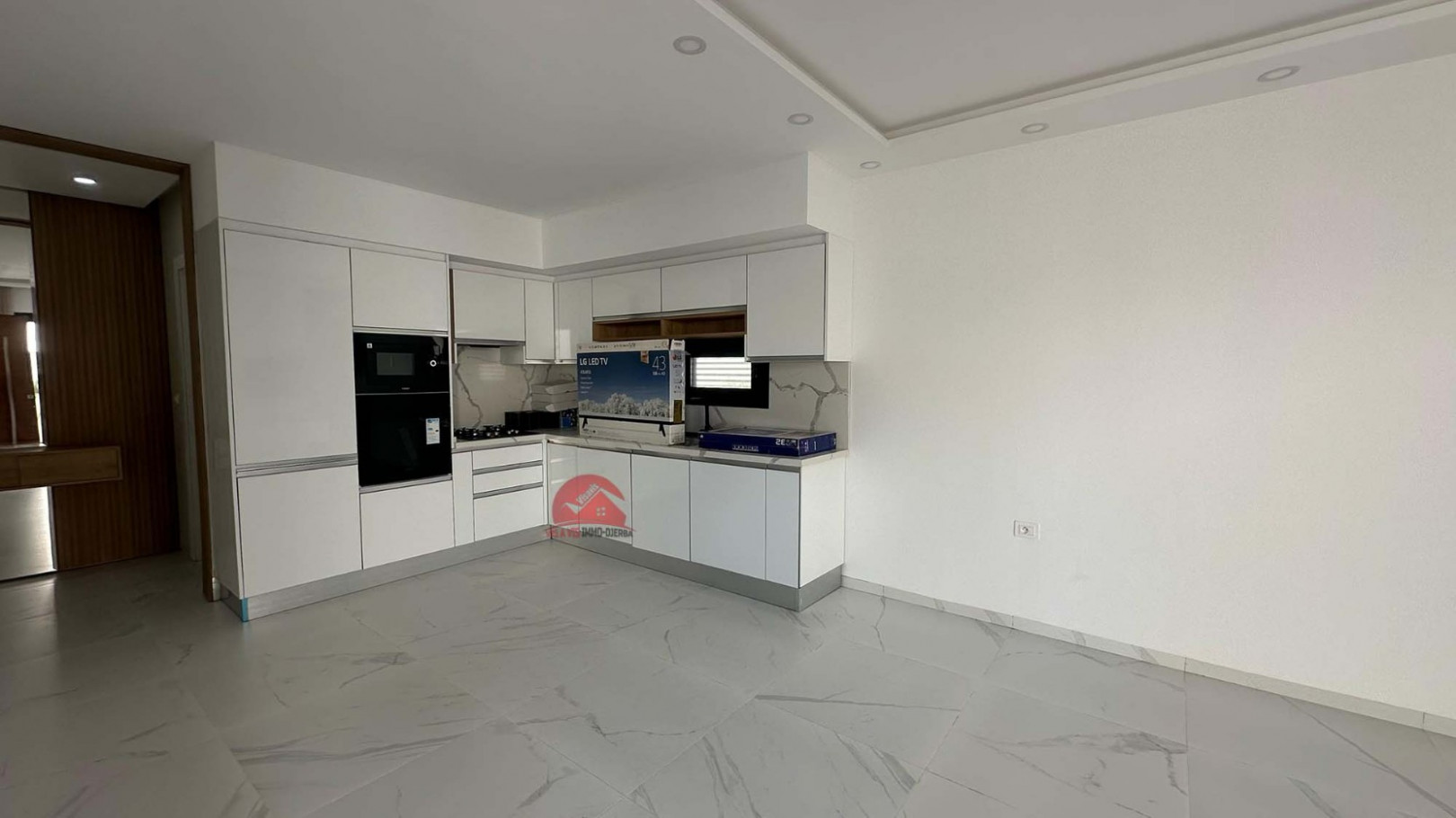 
                                                Vente
                                                 VILLA S2 EN ZONE URBAINE  À MIDOUN DJERBA