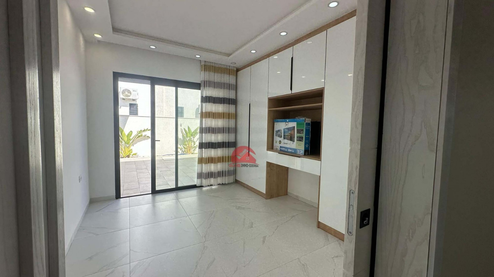 
                                                Vente
                                                 VILLA S2 EN ZONE URBAINE  À MIDOUN DJERBA