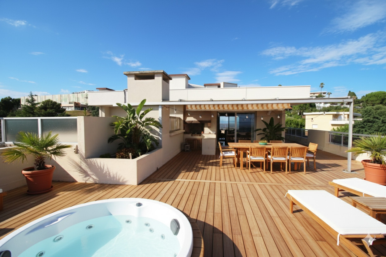
                                                Vente
                                                 Villa sur le toit Nice Ouest VUE MER au calme avec piscine