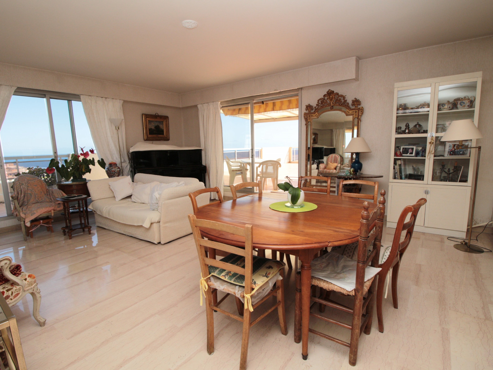 
                                                Vente
                                                 Villa sur le toit Nice Ouest VUE MER au calme avec piscine