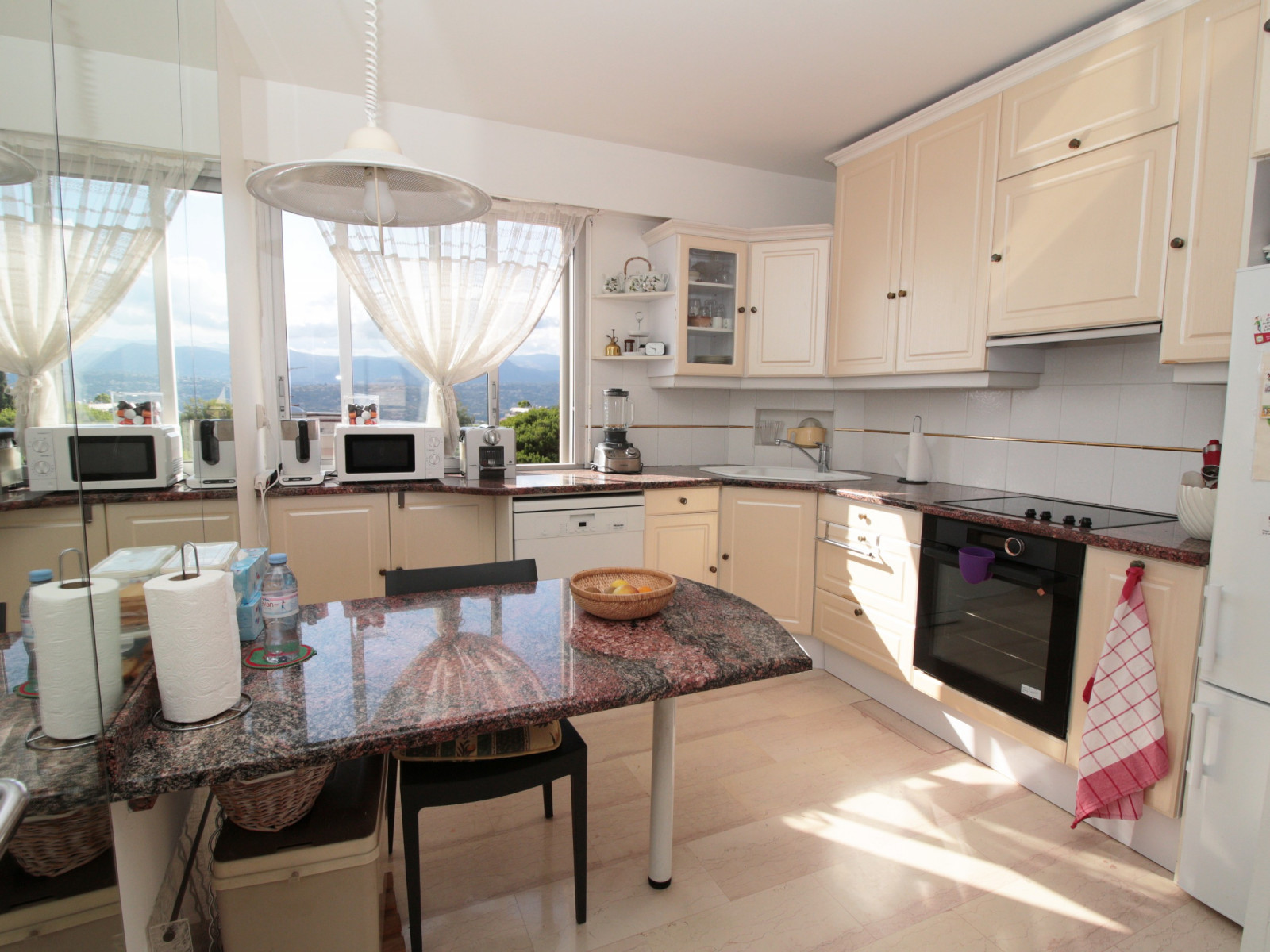 
                                                Vente
                                                 Villa sur le toit Nice Ouest VUE MER au calme avec piscine