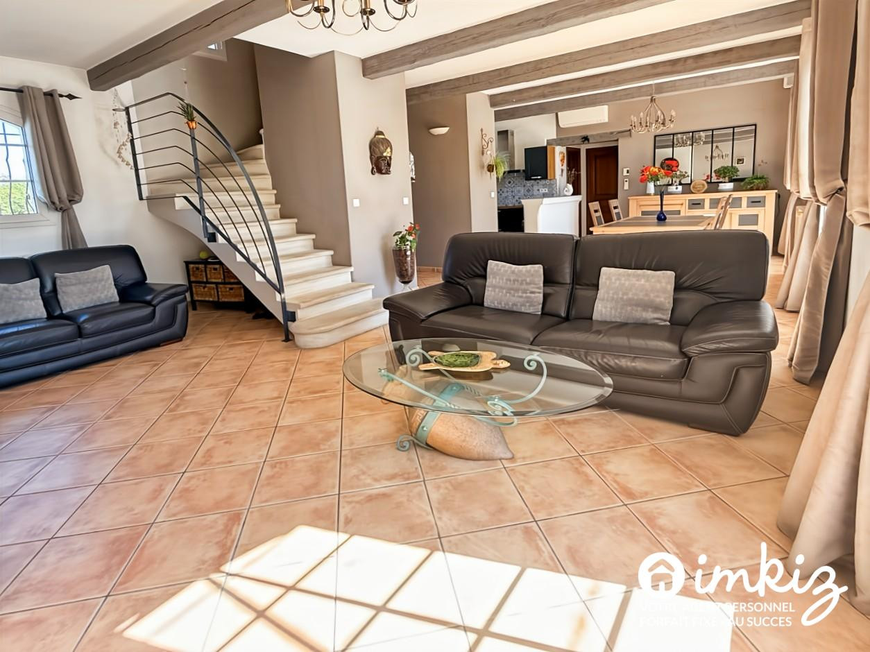 
                                                Vente
                                                 Villa T5, piscine, terrasse, garage